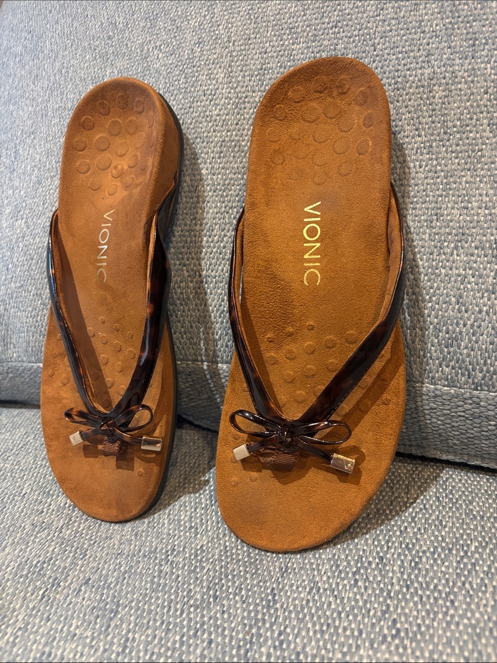 Like new Vionic Bella sandals! 9
